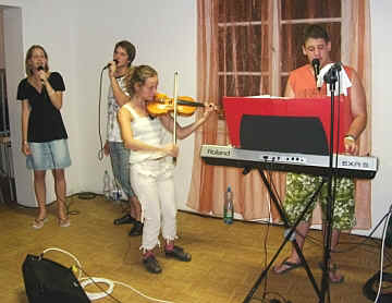 2010balatonparty2.jpg (118124 bytes)